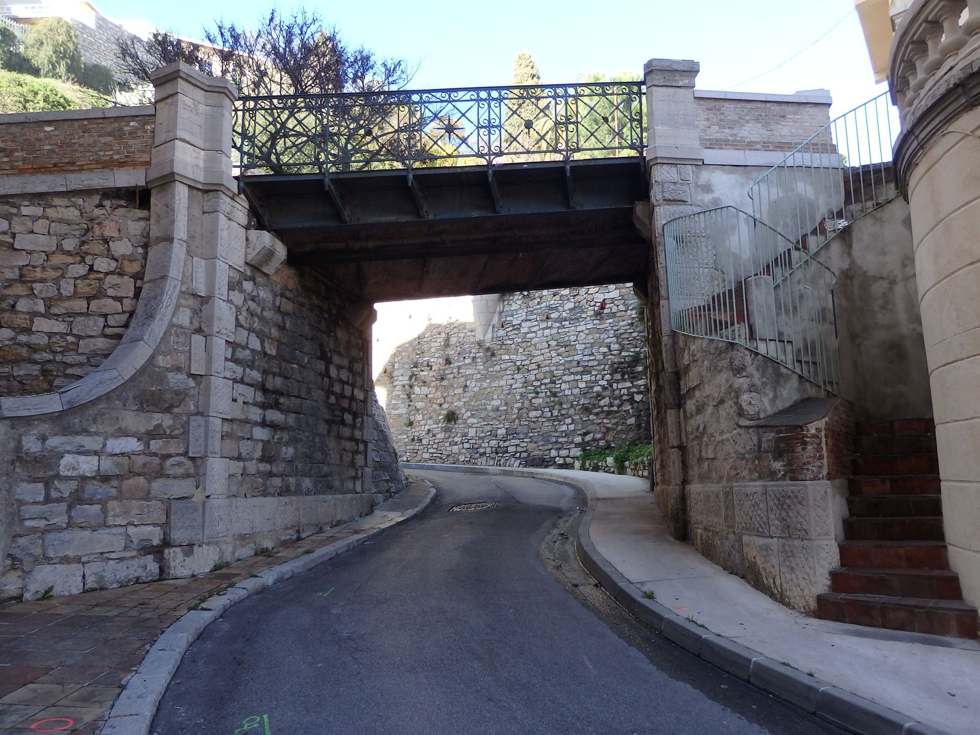 049 montée ste croix